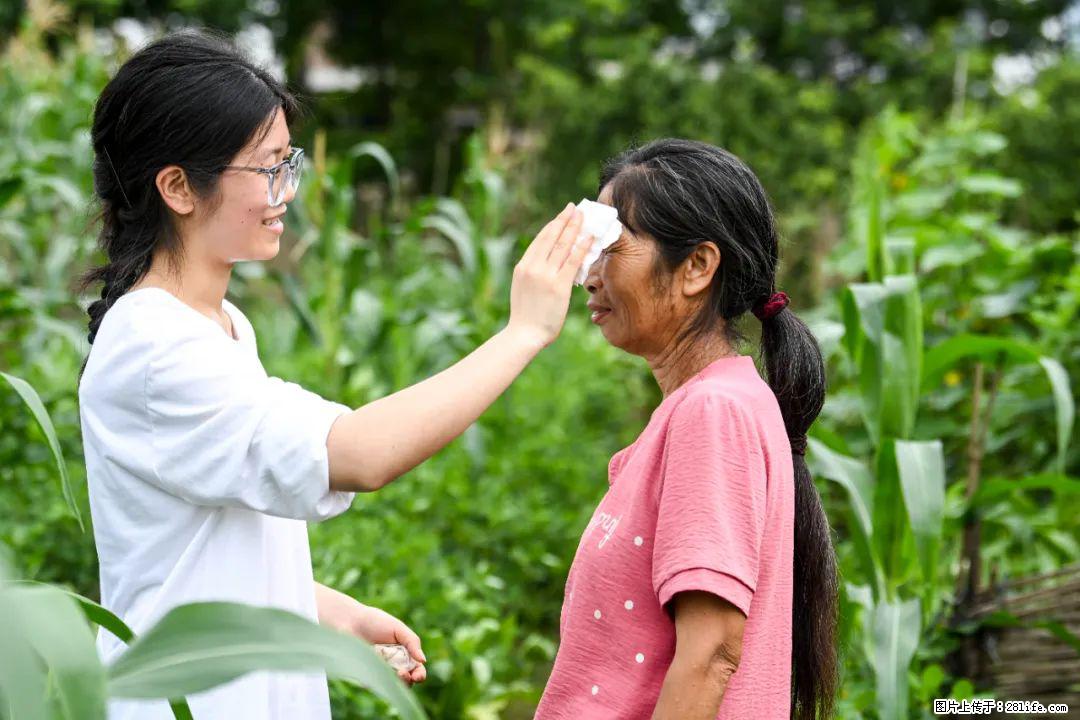全网追的“扁担女孩”,找了一份暑假工,时薪12元 - 梧州生活资讯 - 梧州28生活网 wuzhou.28life.com